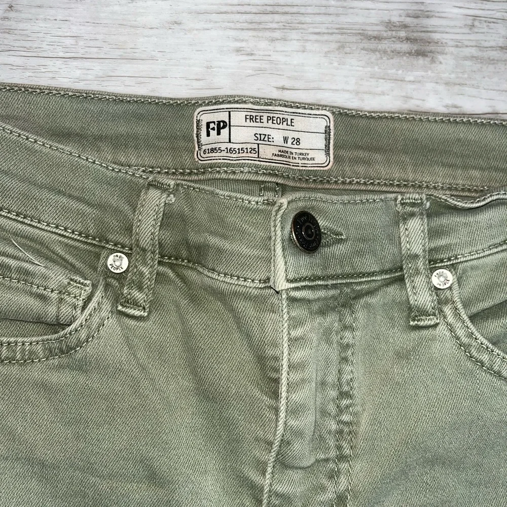 Free People Distressed Green Jeans Size 28 - Picture 3 of 5
